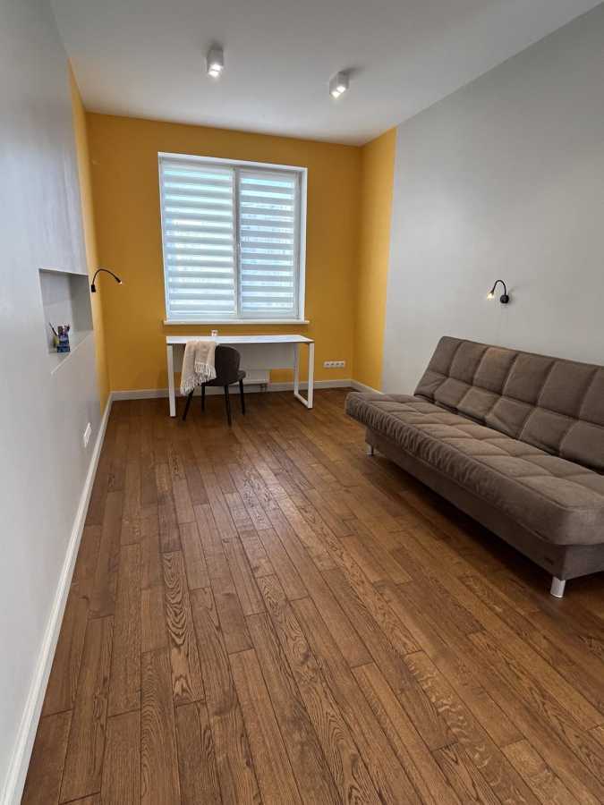 Продаж 3-кімнатної квартири 101 м², Кирило-Мефодіївська вул., 2