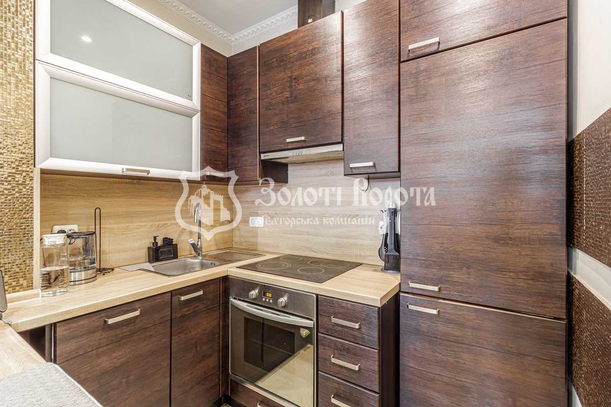 Продажа 2-комнатной квартиры 70 м², Жилянская ул., 59