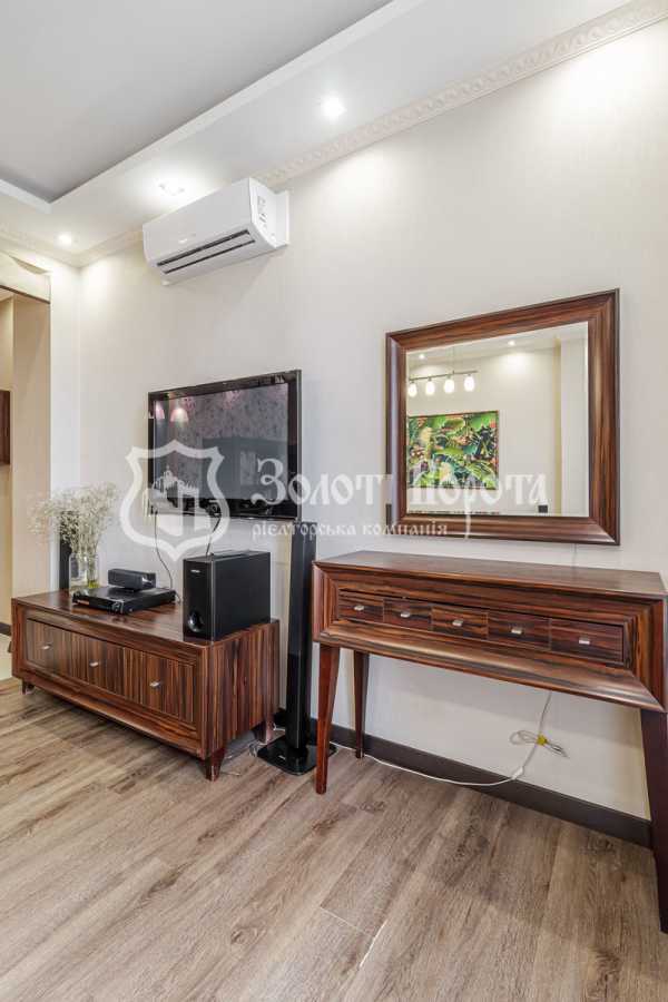 Продажа 2-комнатной квартиры 70 м², Жилянская ул., 59