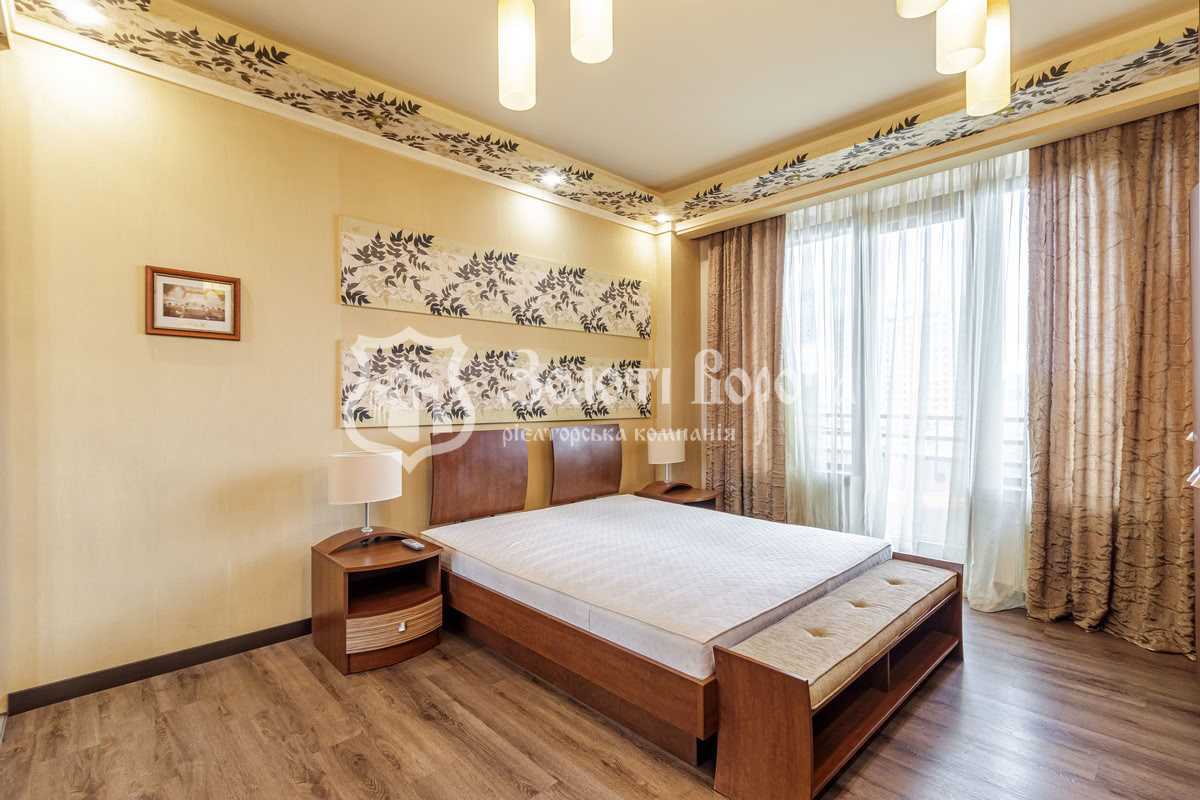 Продажа 2-комнатной квартиры 70 м², Жилянская ул., 59