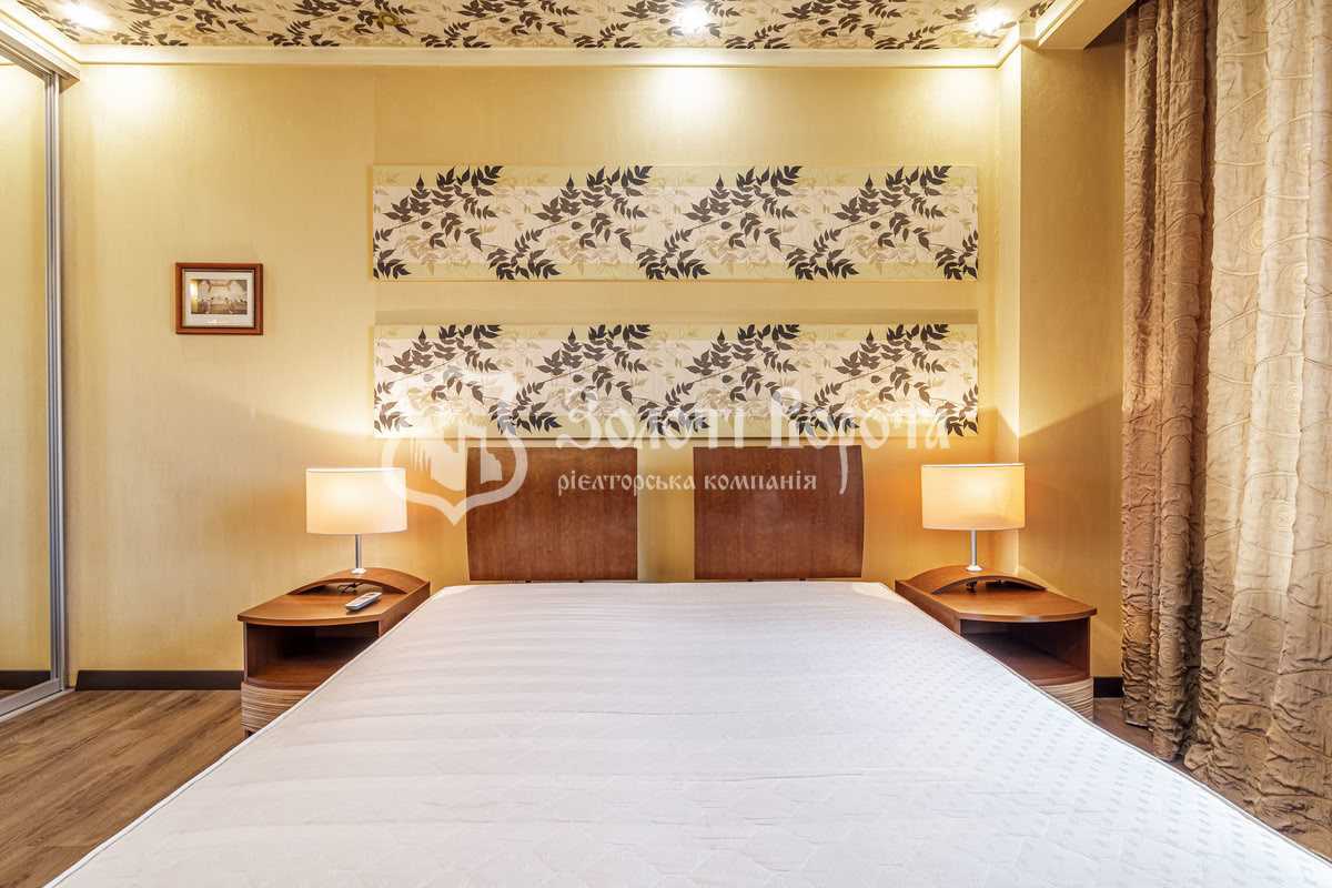 Продажа 2-комнатной квартиры 70 м², Жилянская ул., 59