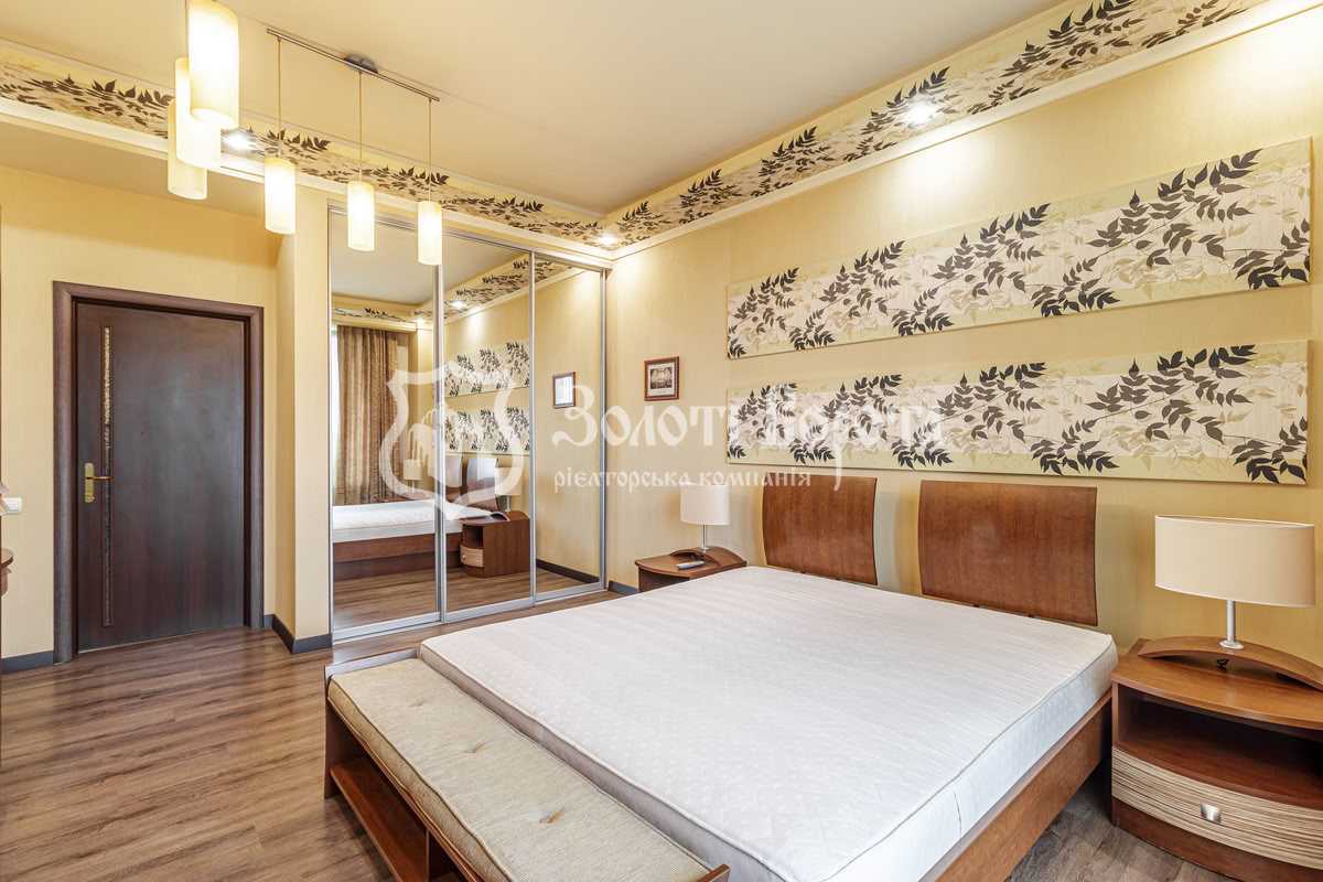 Продажа 2-комнатной квартиры 70 м², Жилянская ул., 59