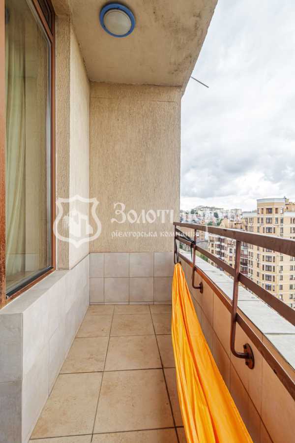 Продажа 2-комнатной квартиры 70 м², Жилянская ул., 59