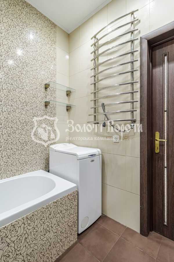 Продажа 2-комнатной квартиры 70 м², Жилянская ул., 59