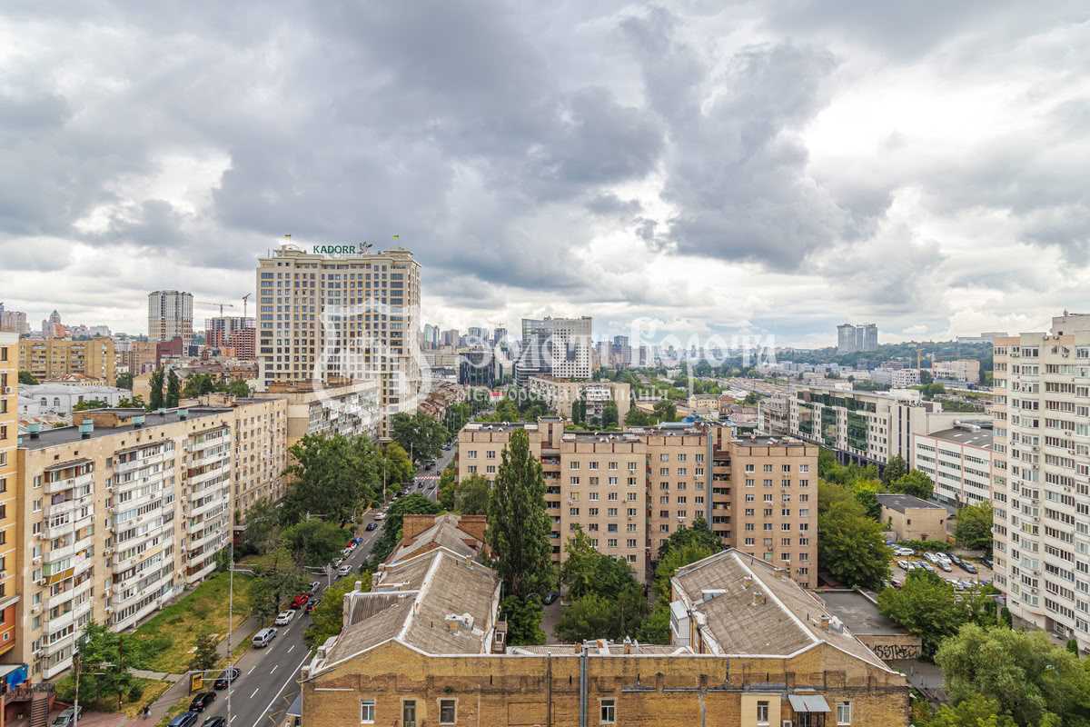 Продажа 2-комнатной квартиры 70 м², Жилянская ул., 59