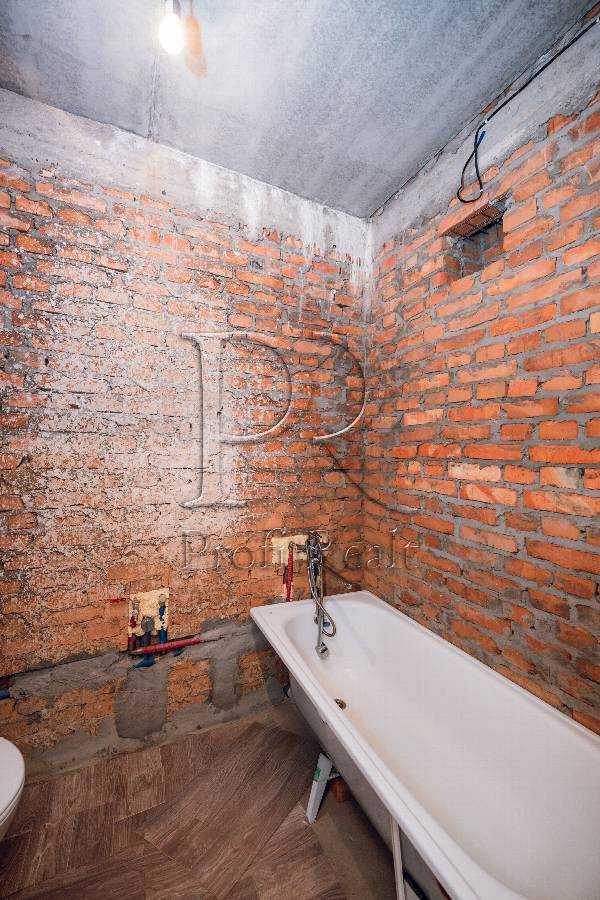 Продаж 1-кімнатної квартири 38 м², Покровська вул., 2/1