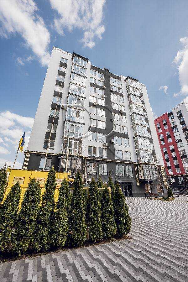 Продаж 1-кімнатної квартири 38 м², Покровська вул., 2/1