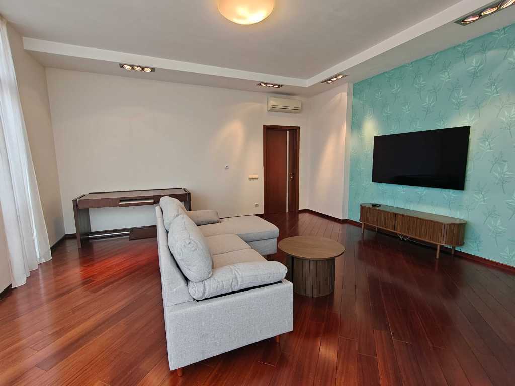 Оренда 2-кімнатної квартири 95 м², Молдавська вул., 2