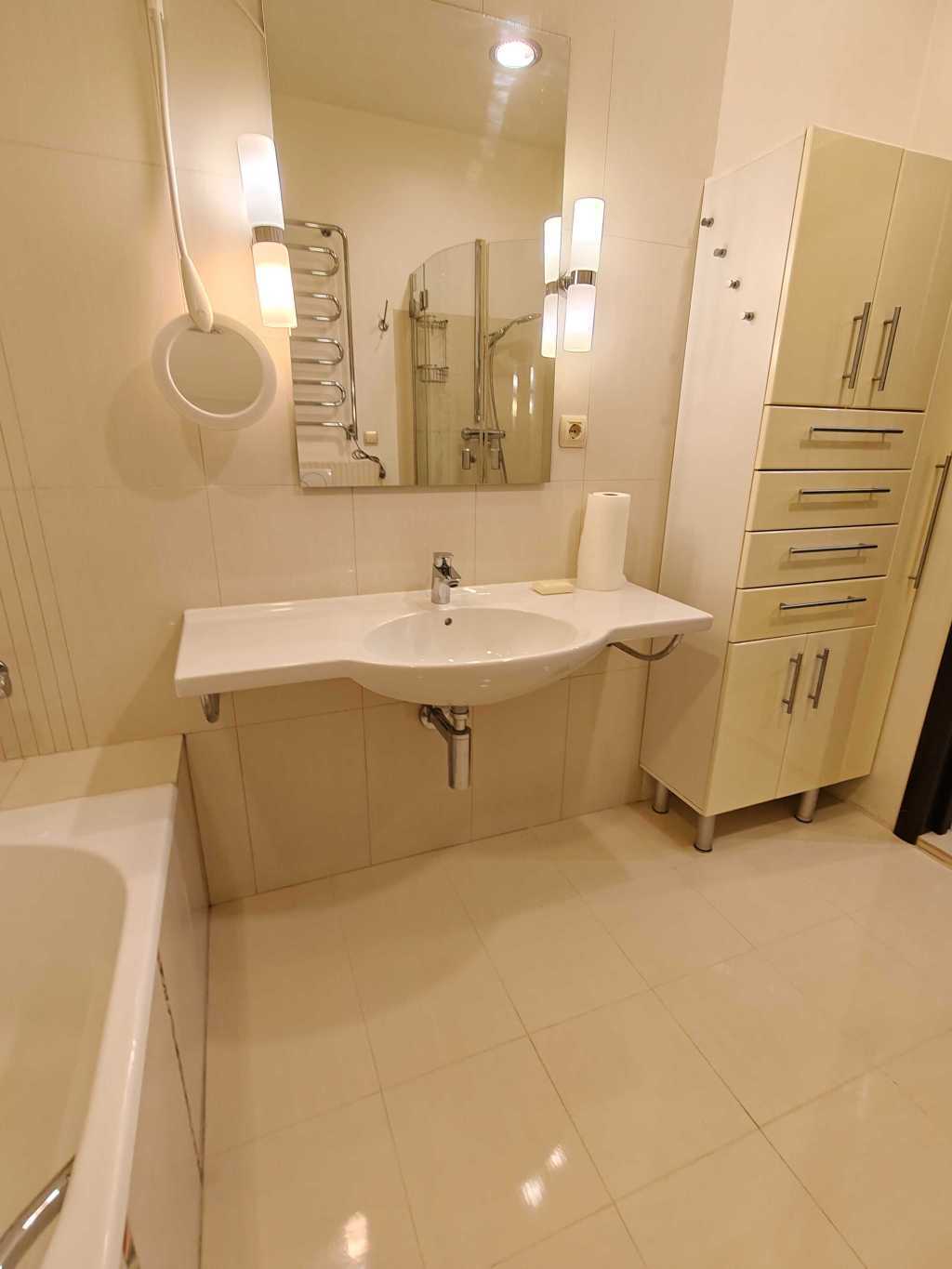 Оренда 2-кімнатної квартири 95 м², Молдавська вул., 2