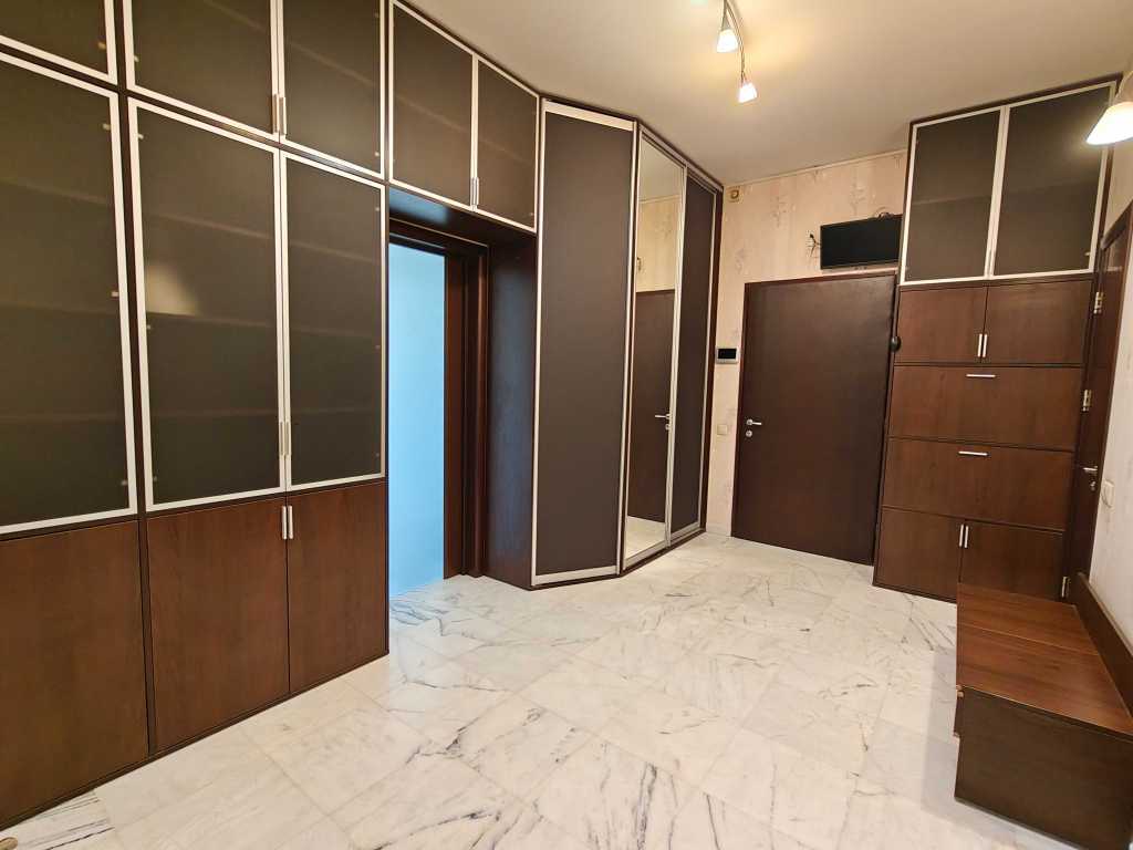 Оренда 2-кімнатної квартири 95 м², Молдавська вул., 2