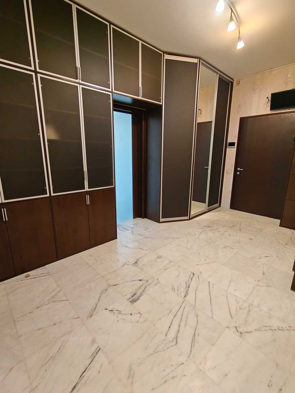 Оренда 2-кімнатної квартири 95 м², Молдавська вул., 2