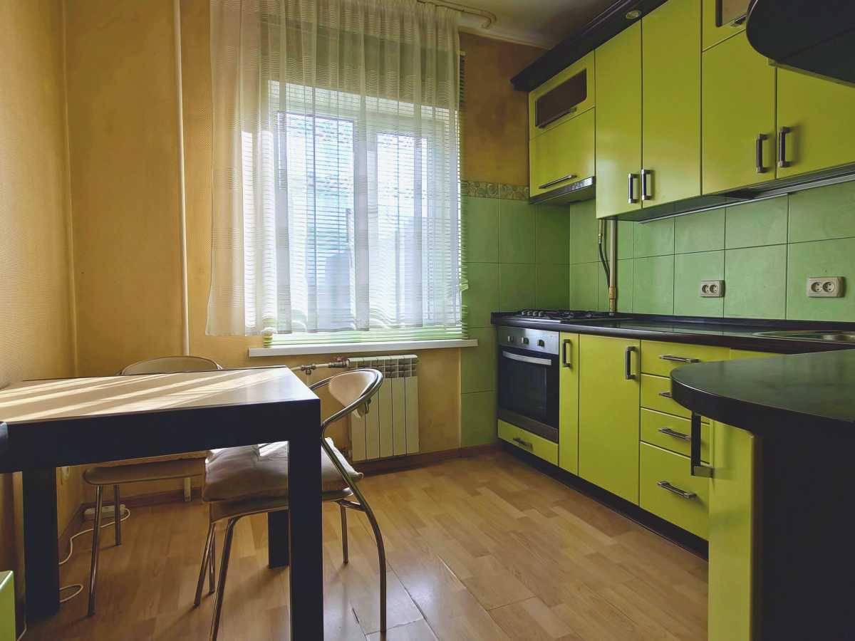 Продажа 2-комнатной квартиры 52.4 м², Радужная ул., 71