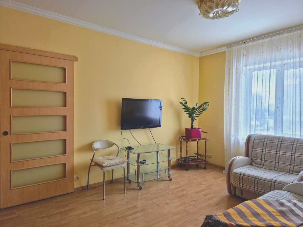 Продажа 2-комнатной квартиры 52.4 м², Радужная ул., 71