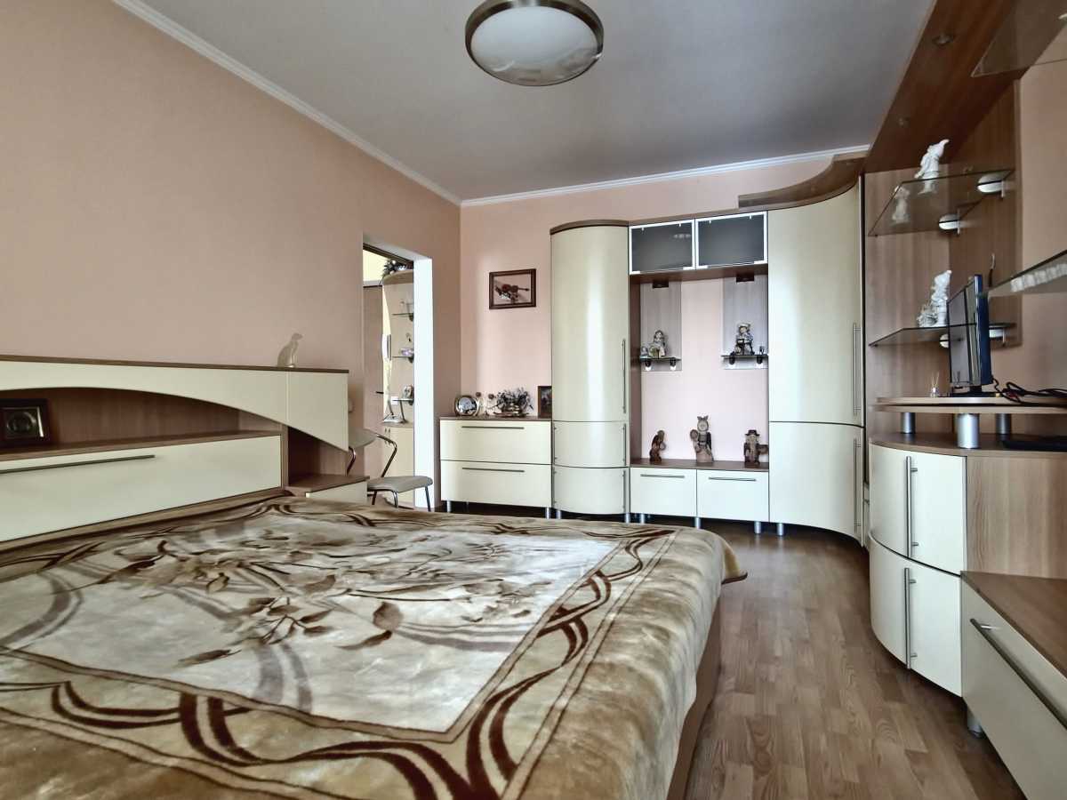 Продажа 2-комнатной квартиры 52.4 м², Радужная ул., 71