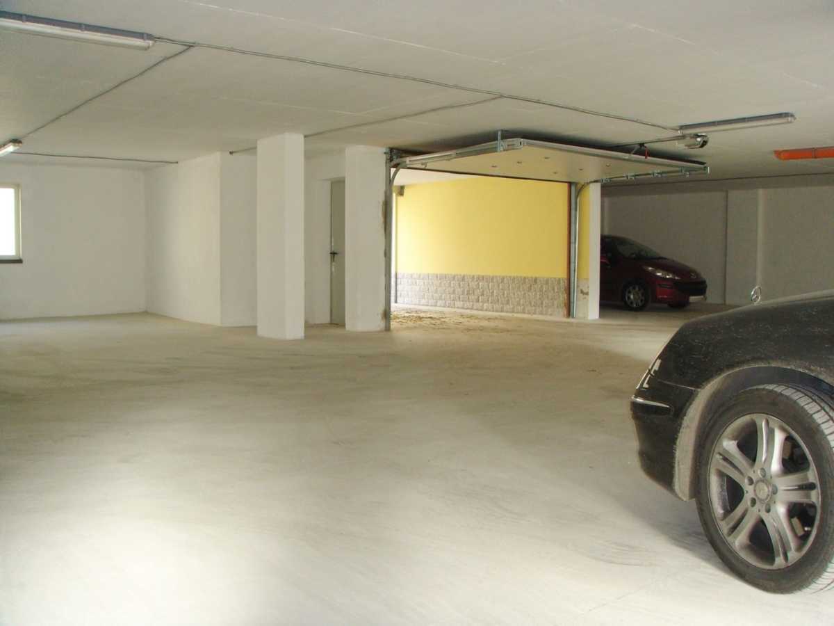 Оренда парковки 18 м², Олеся Гончара вул., 45В