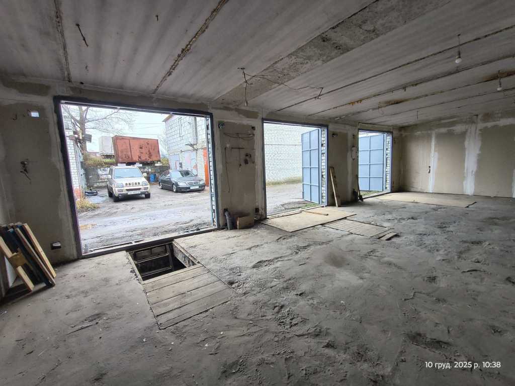 Оренда гаражів 156 м², Пухівська вул., 2