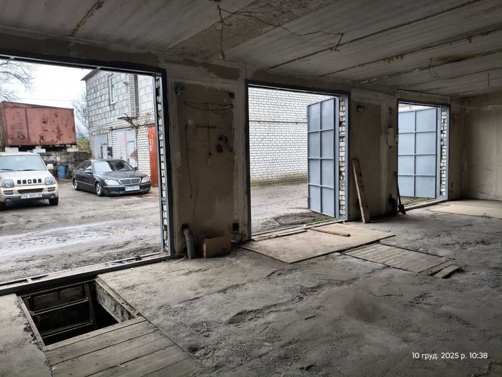 Оренда гаражів 156 м², Пухівська вул., 2