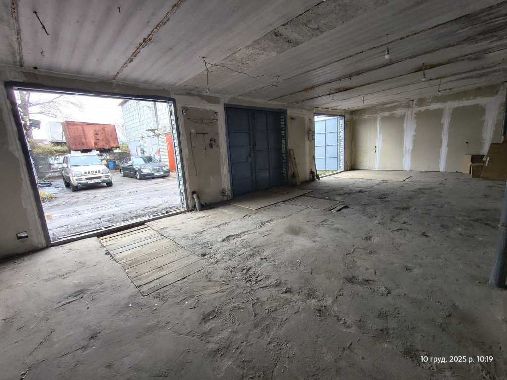 Оренда гаражів 156 м², Пухівська вул., 2