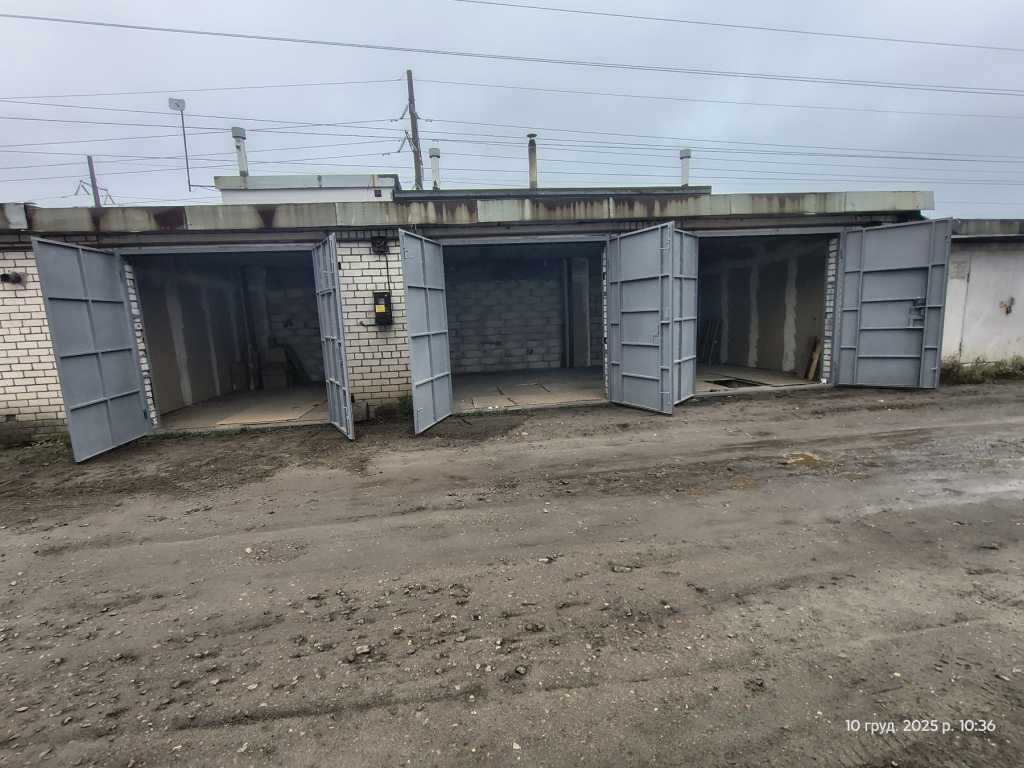 Оренда гаражів 156 м², Пухівська вул., 2