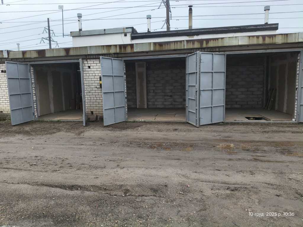 Оренда гаражів 156 м², Пухівська вул., 2
