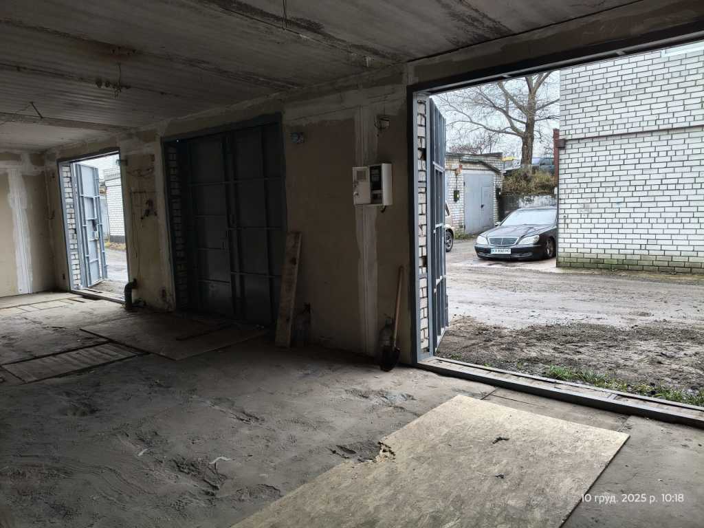 Оренда гаражів 156 м², Пухівська вул., 2