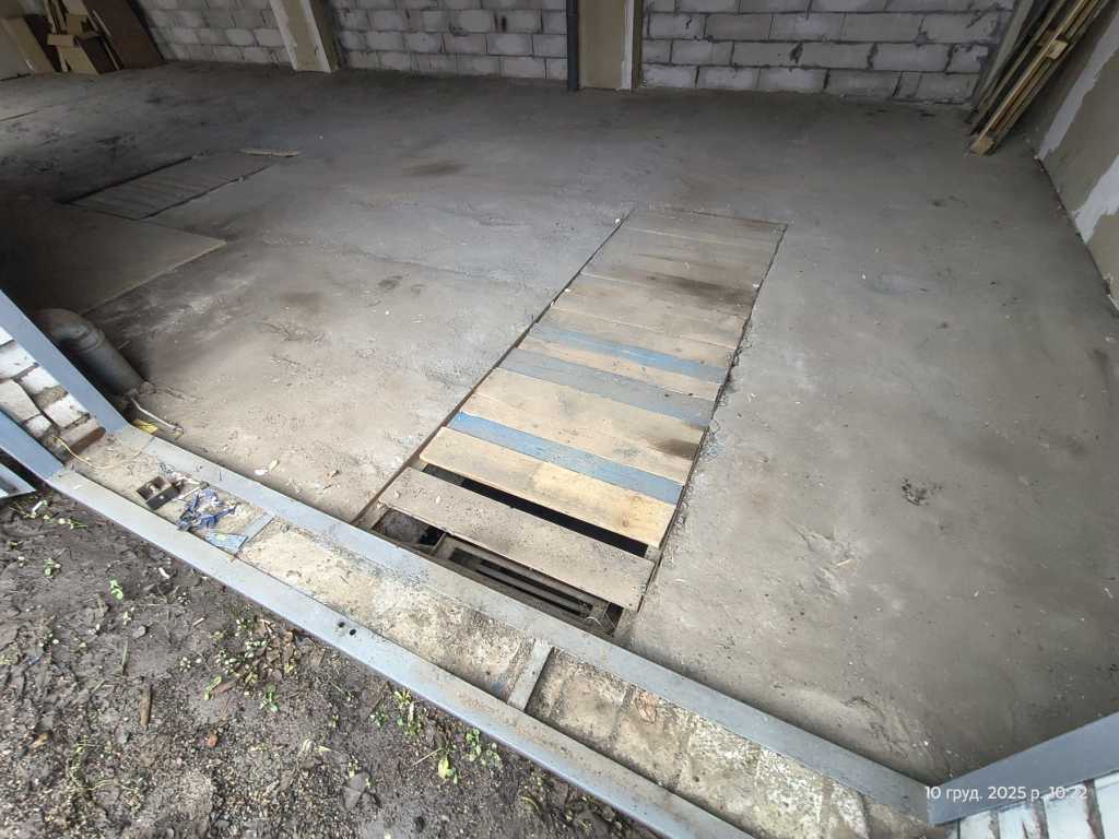 Оренда гаражів 156 м², Пухівська вул., 2