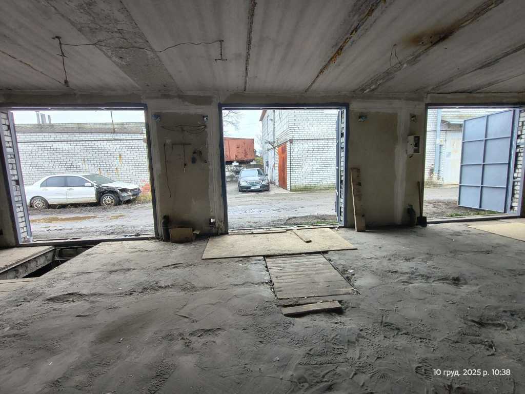 Оренда гаражів 156 м², Пухівська вул., 2