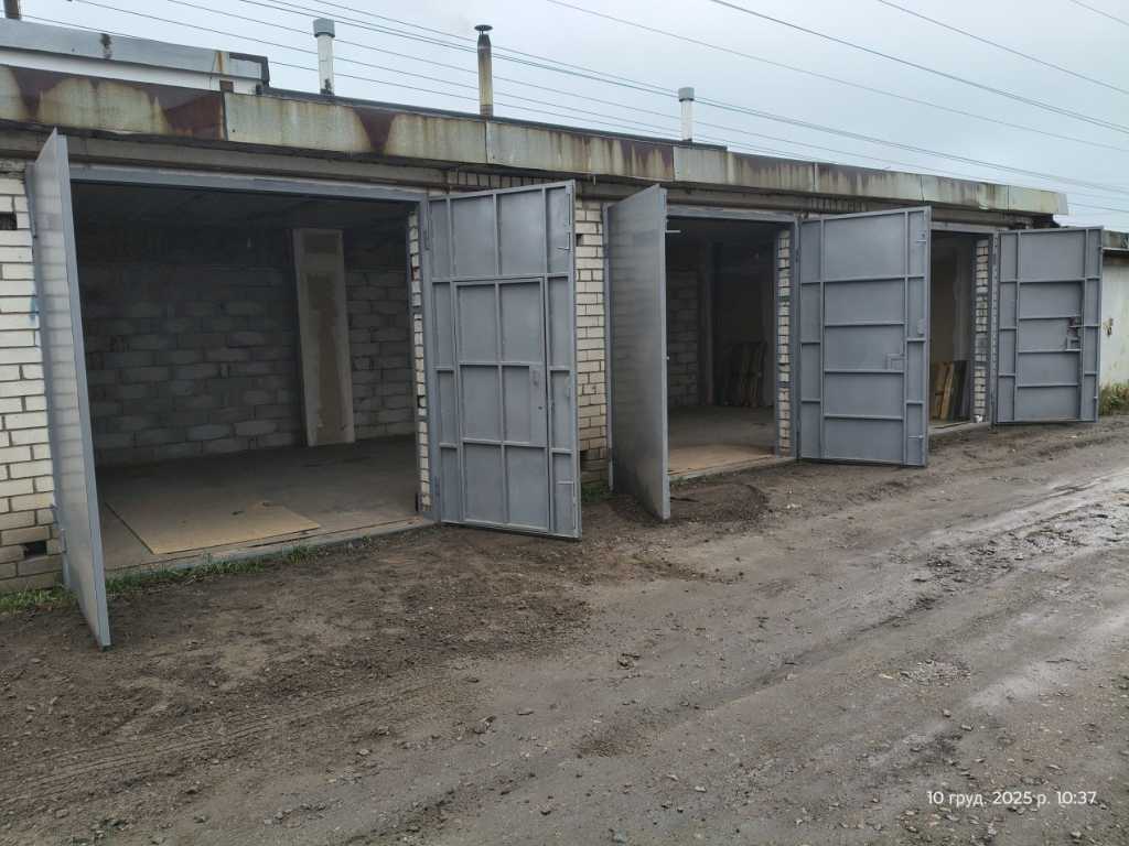 Оренда гаражів 156 м², Пухівська вул., 2