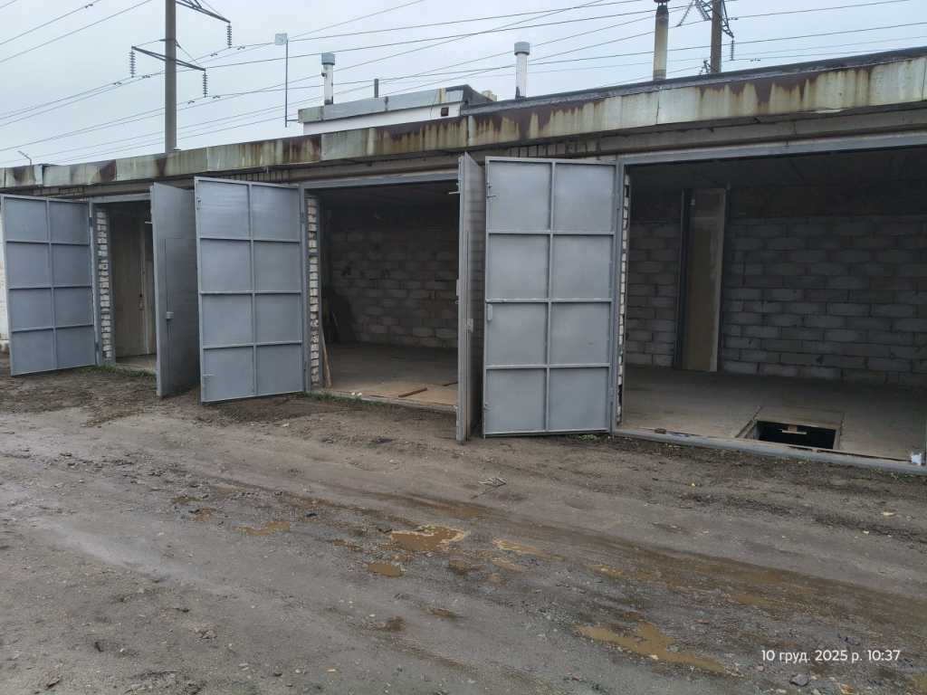 Оренда гаражів 156 м², Пухівська вул., 2