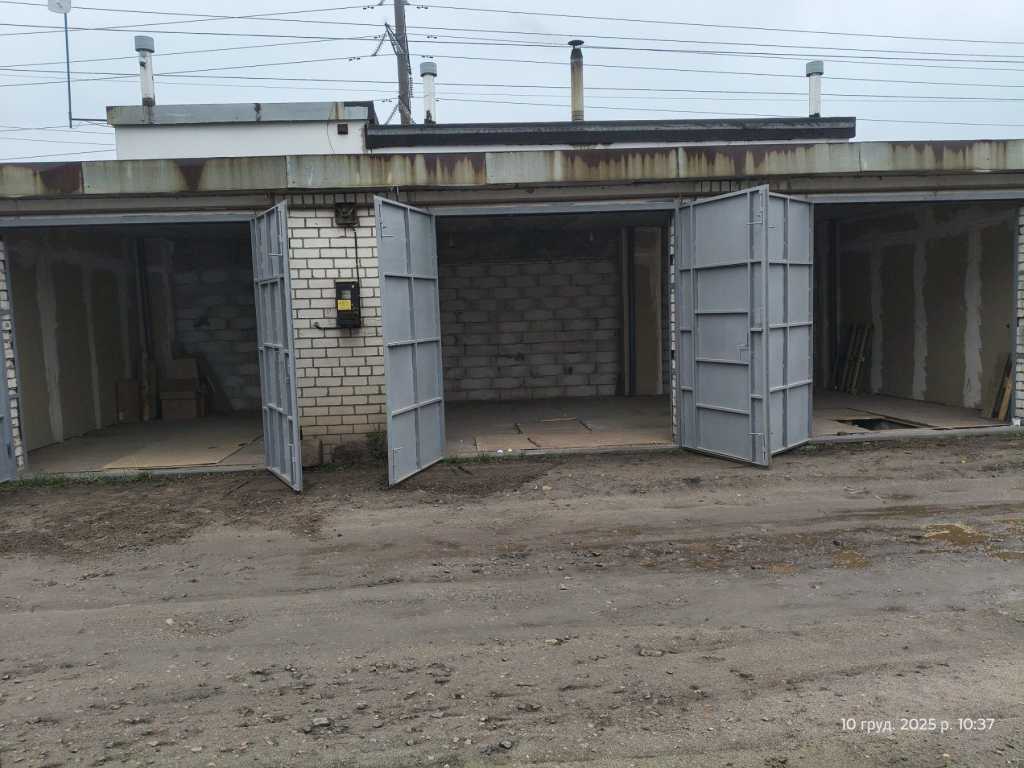 Оренда гаражів 156 м², Пухівська вул., 2