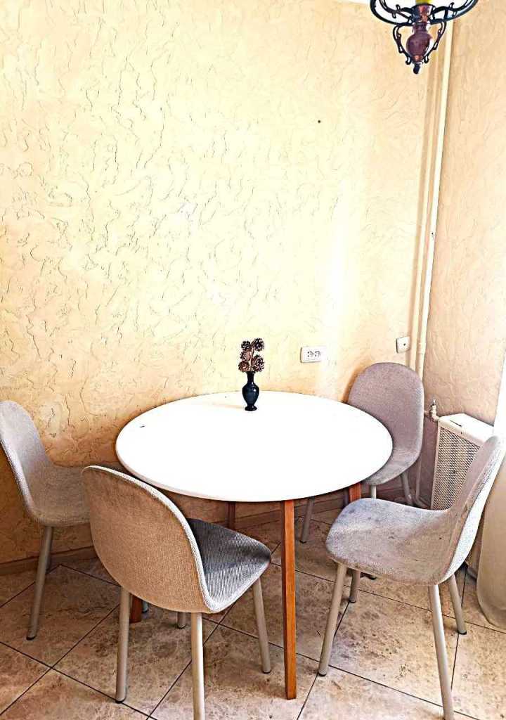 Продаж 3-кімнатної квартири 60 м², Євгена Коновальця вул., 15/1