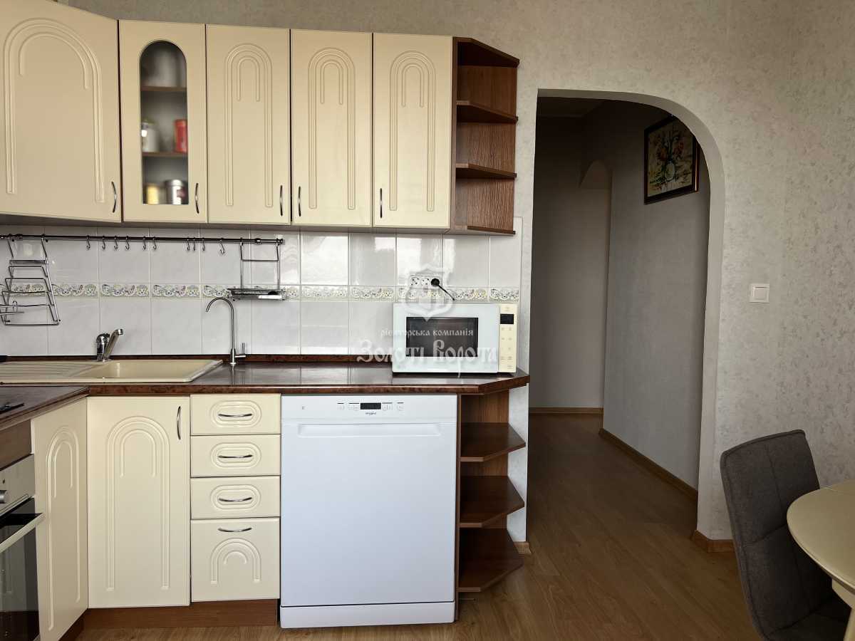 Продажа 3-комнатной квартиры 81.2 м², Новаторов ул., 22В