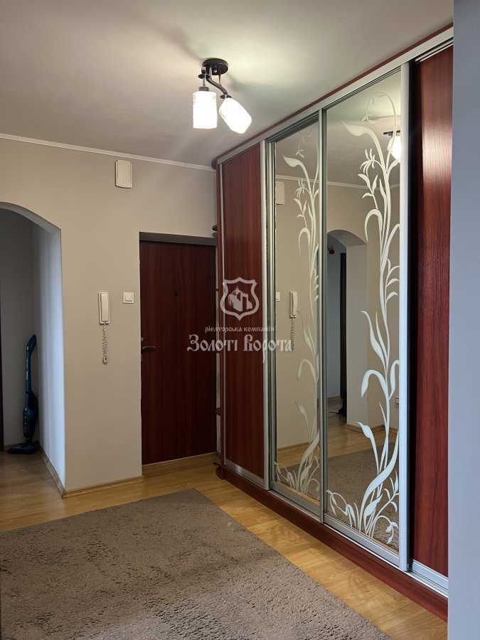 Продажа 3-комнатной квартиры 81.2 м², Новаторов ул., 22В
