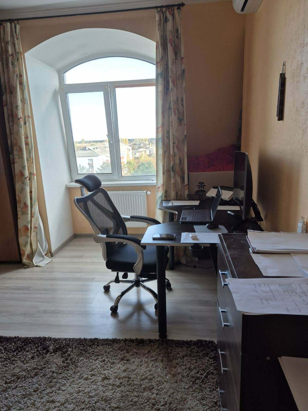 Продаж 1-кімнатної квартири 44 м², Лесі Українки вул.