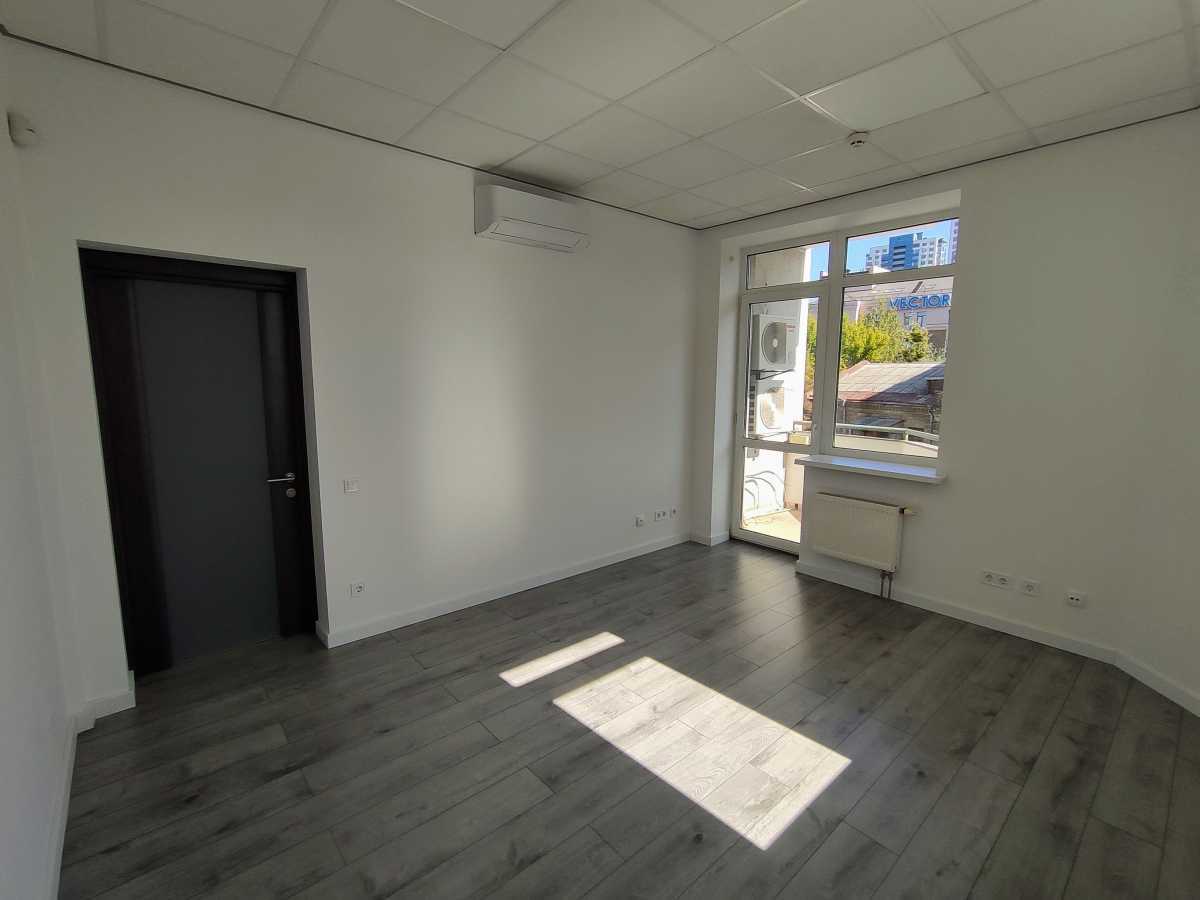 Оренда офісу 190 м², Провіантська вул., 3