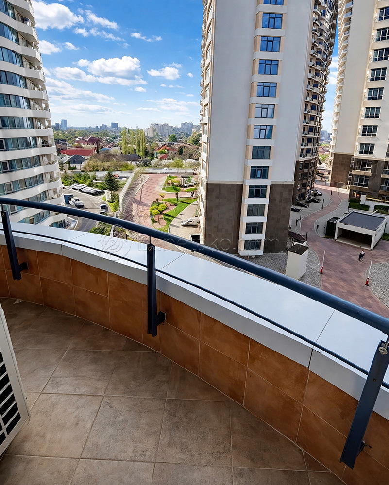 Оренда 3-кімнатної квартири 132 м², Літературна вул., 1А