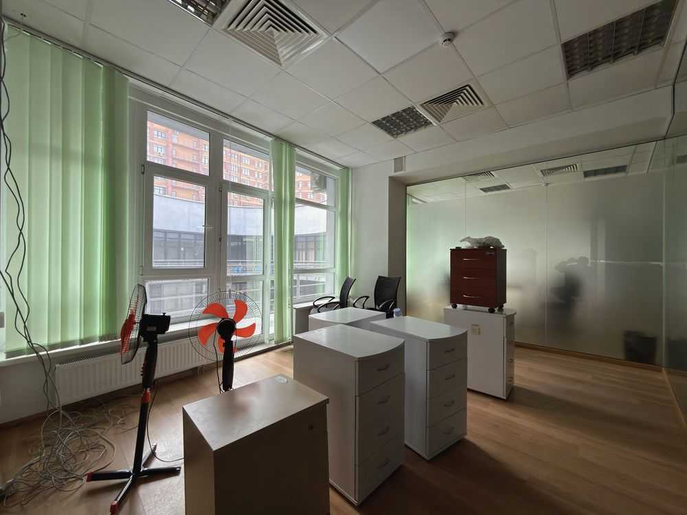 Оренда офісу 350 м², Євгена Коновальця вул., 36д