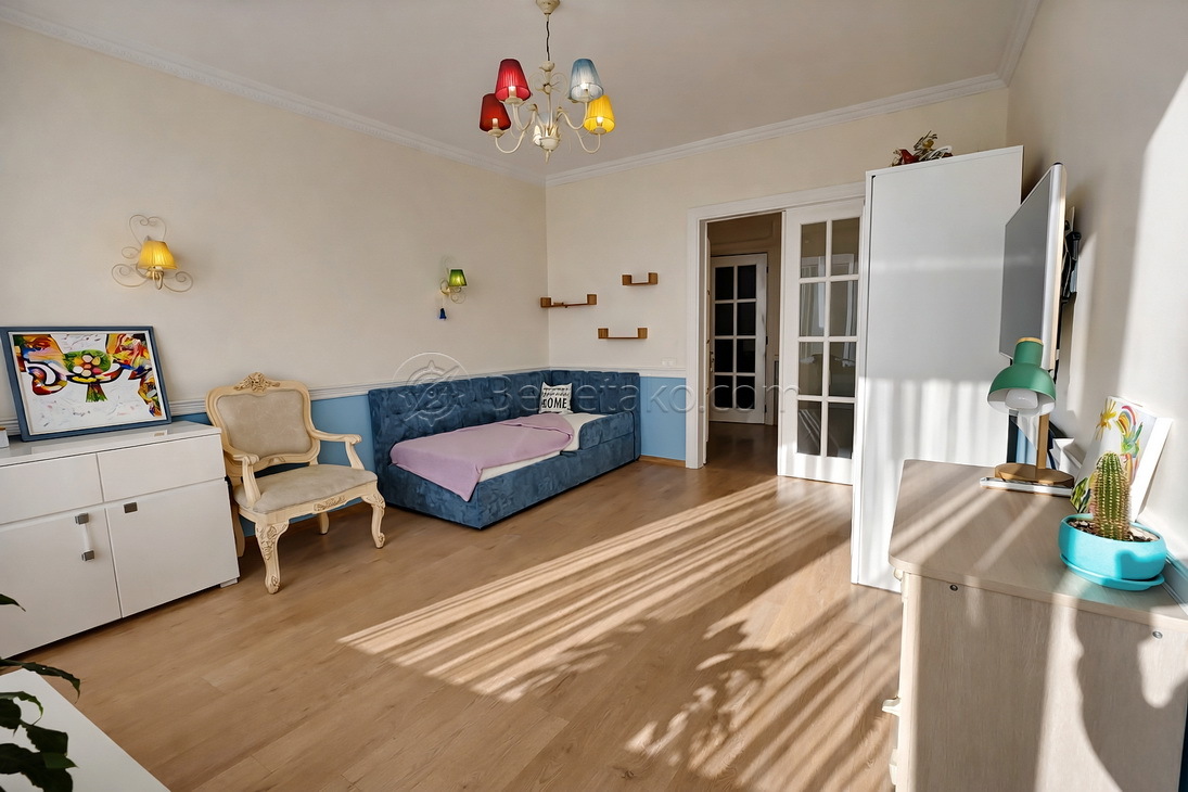 Оренда 3-кімнатної квартири 120 м², Літературна вул., 1А