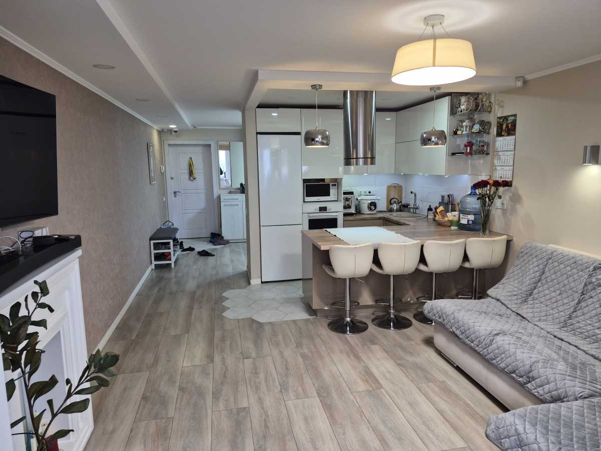 Продажа 3-комнатной квартиры 79 м², Азербайджанская ул., 16/1