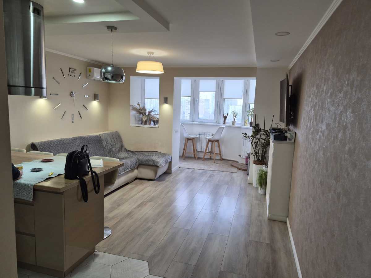 Продажа 3-комнатной квартиры 79 м², Азербайджанская ул., 16/1