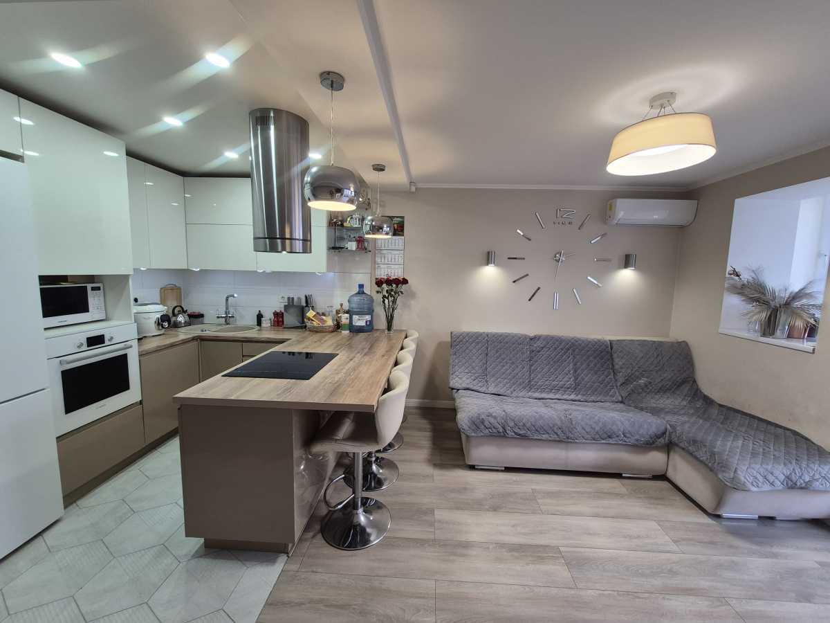 Продажа 3-комнатной квартиры 79 м², Азербайджанская ул., 16/1