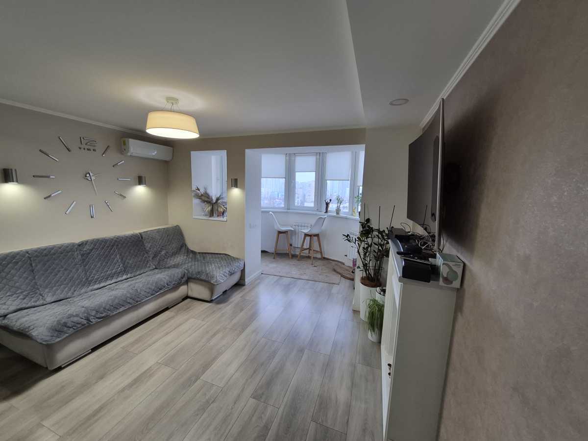 Продажа 3-комнатной квартиры 79 м², Азербайджанская ул., 16/1