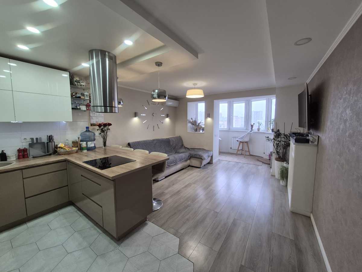 Продажа 3-комнатной квартиры 79 м², Азербайджанская ул., 16/1