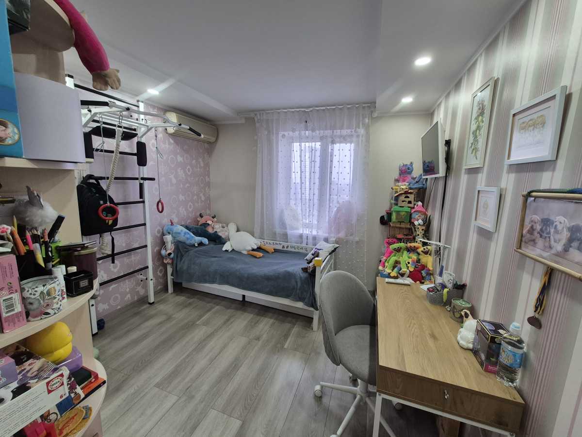 Продажа 3-комнатной квартиры 79 м², Азербайджанская ул., 16/1