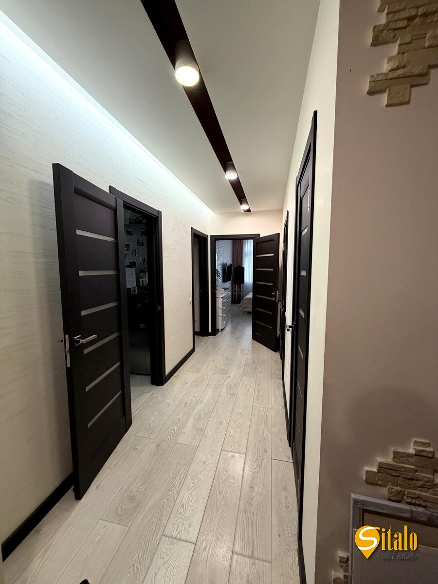 Продаж 2-кімнатної квартири 67 м², Драгоманова вул., 2Б