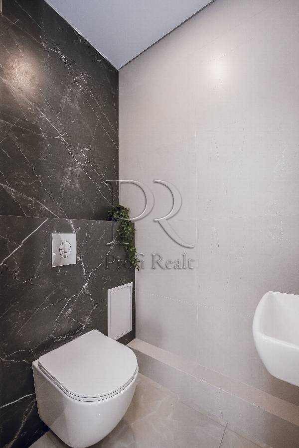 Продажа 2-комнатной квартиры 61 м², Боголюбова ул., 9А, 9Б