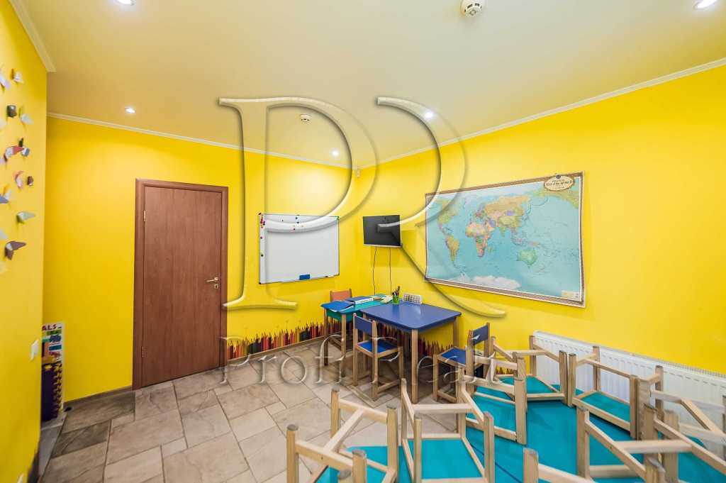 Продаж приміщення вільного призначення 150 м², Салютна вул., 1Б