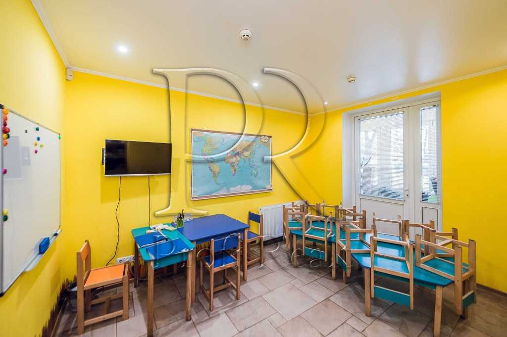 Продаж приміщення вільного призначення 150 м², Салютна вул., 1Б