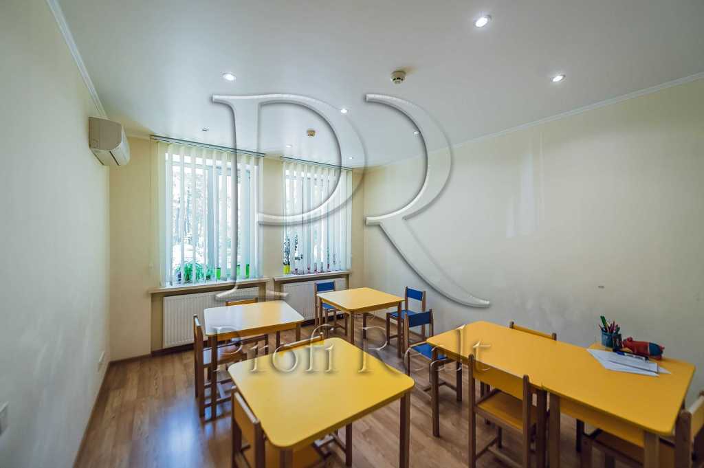Продаж приміщення вільного призначення 150 м², Салютна вул., 1Б