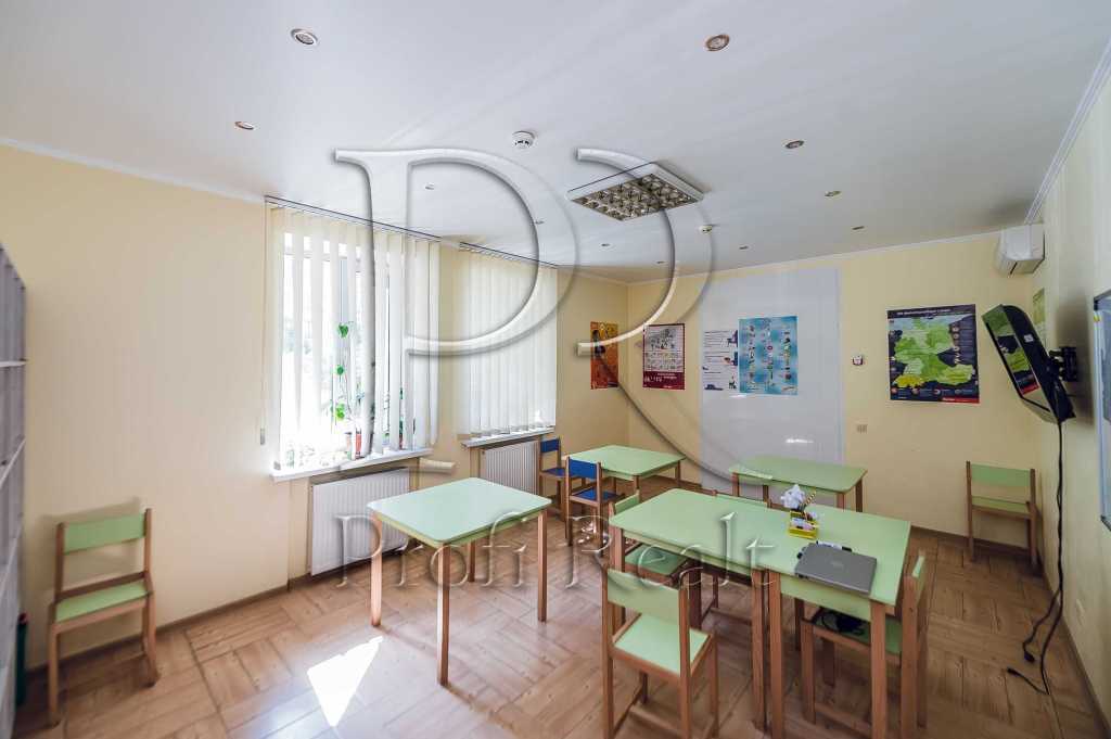 Продаж приміщення вільного призначення 150 м², Салютна вул., 1Б
